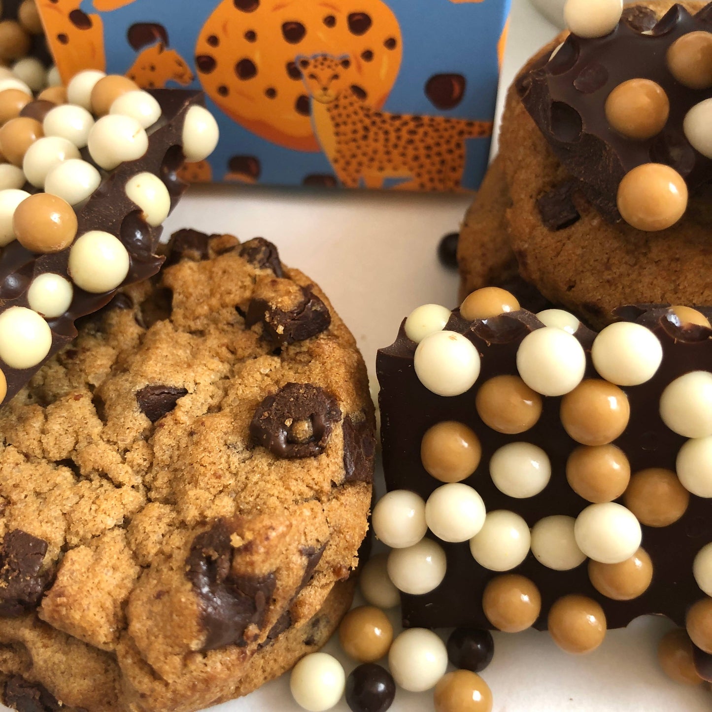 Chocolate - Cookie Crunch - dark milk and white chocolate bar